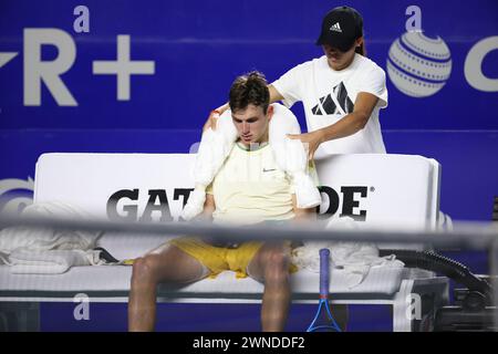 Acapulco, Mexico. 1st Mar, 2024. Jack Draper (L) of Britain reacts during the semifinal match against Alex De Minaur of Australia at the 2024 ATP Mexican Open tennis tournament in Acapulco, Mexico, March 1, 2024. Credit: Li Mengxin/Xinhua/Alamy Live News Stock Photo