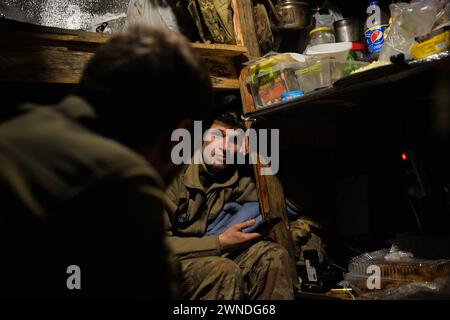 Kyiv, Donetsk Oblast, Ukraine. 29th Feb, 2024. Mykita, an officer with the 10th brigade, talks with mortar soldiers along the front line. Russian forces continue to push along the frontline, limiting access and movement to nighttime hours. (Credit Image: © Madeleine Kelly/ZUMA Press Wire) EDITORIAL USAGE ONLY! Not for Commercial USAGE! Stock Photo