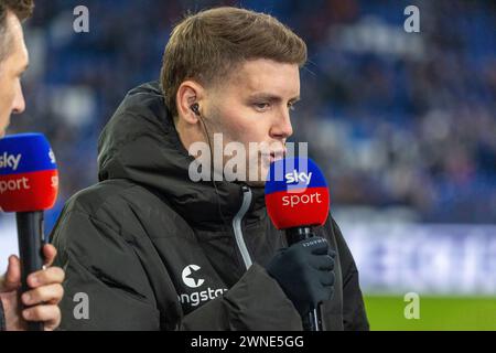 sports, football, 2. Bundesliga, 2023/2024, FC Schalke 04 vs. FC St. Pauli Hamburg 3-1, Veltins Arena Gelsenkirchen, head coach Fabian Marc Huerzeler (Pauli) interviewed by Sky, DFL REGULATIONS PROHIBIT ANY USE OF PHOTOGRAPHS AS IMAGE SEQUENCES AND/OR QUASI-VIDEO Stock Photo