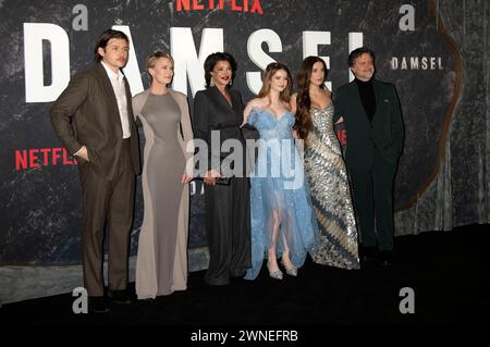 Juan Carlos Fresnadillo und Millie Bobby Brown bei der Premiere des ...