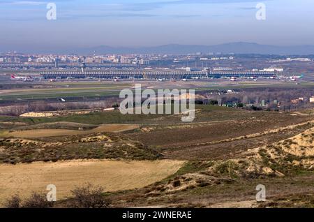 Aeropuerto de Barajas desde el mirador de Paracuellos del Jarama. Madrid. España Stock Photo