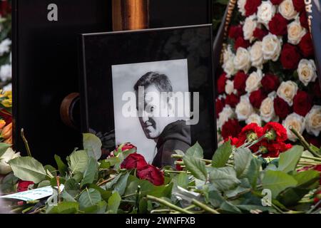 Moscow, Russia. 2nd of March, 2024. Mourners visit the grave of Russian opposition leader Alexei Navalny at the Borisovo cemetery in Moscow, the next day after Navalny's funeral, Russia. Credit: Nikolay Vinokurov/Alamy Live News Stock Photo