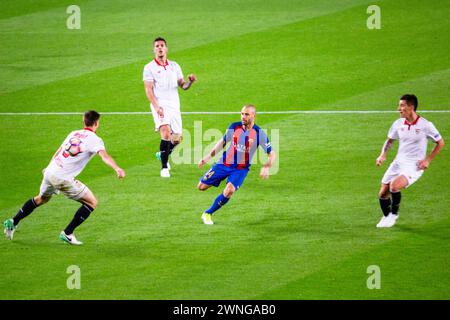 MASCHERANO, BARCELONA FC, 2017: Javier Mascherano is attacking from midfield against ex-Barca player Clément Lenglet. Barcelona FC v Sevilla FC at Camp Nou, Barcelona on 5 April 2017. Photo: Rob Watkins. Barca won the game 3-0 with three goals in the first 33 minutes. The game was played in a deluge of rain during a massive spring storm. Stock Photo