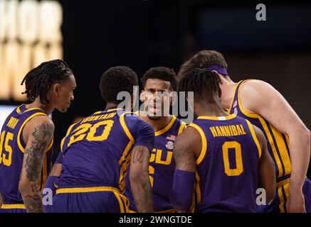 Nashville, Tennessee, USA. 2nd Mar, 2024. Members of LSU's basketball team meet during the first half of their game against Vanderbilt. (Credit Image: © Camden Hall/ZUMA Press Wire) EDITORIAL USAGE ONLY! Not for Commercial USAGE! Stock Photo