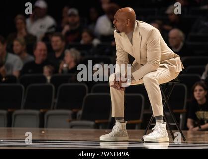 Nashville, Tennessee, USA. 2nd Mar, 2024. Vanderbilt head basketball coach Jerry Stackhosue watches on as his team takes on LSU. (Credit Image: © Camden Hall/ZUMA Press Wire) EDITORIAL USAGE ONLY! Not for Commercial USAGE! Stock Photo