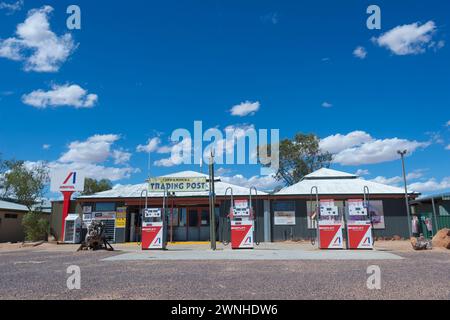 Trading Post, shop and services in the remote Outback town of Innamincka, South Australia, SA, Australia Stock Photo