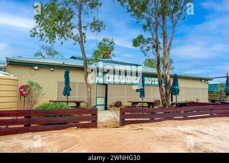 Exterior of the Innamincka Hotel in the remote Outback town of Innamincka, South Australia, SA, Australia Stock Photo