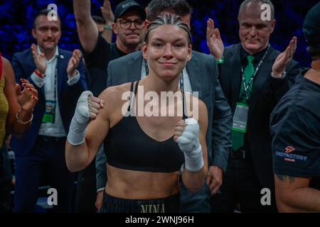 San Juan, Puerto Rico. 02nd Mar, 2024. Boxing: Featherweight, women, world championship fight, Serrano (Puerto Rico) - Meinke (Germany). Nina Meinke shows her fists in front of her team. Credit: Kendall Torres/dpa/Alamy Live News Stock Photo