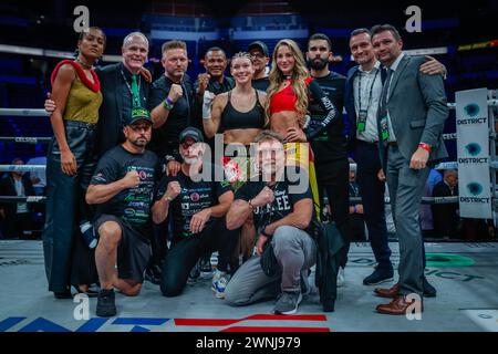 San Juan, Puerto Rico. 02nd Mar, 2024. Boxing: Featherweight, women, world championship fight, Serrano (Puerto Rico) - Meinke (Germany). Nina Meinke stands together with her team after the fight was canceled. Credit: Kendall Torres/dpa/Alamy Live News Stock Photo