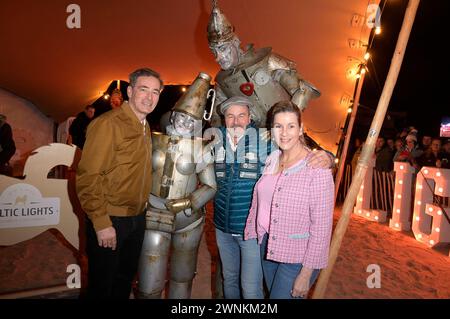 Jan Sosniok, Claudia Jungesbluth, Enrico Lein, Till Demtroeder und Alexa Maria Surholt beim offiziellen Opening der Baltic Lights 2024 mit Fackellauf und Lagerfeuer an der Alex Strandbar. Heringsdorf, 01.03.2024 *** Jan Sosniok, Claudia Jungesbluth, Enrico Lein, Till Demtroeder and Alexa Maria Surholt at the official opening of the Baltic Lights 2024 with a torch relay and bonfire at the Alex Strandbar Heringsdorf, 01 03 2024 Foto:xF.xKernx/xFuturexImagex baltic opening 4364 Stock Photo