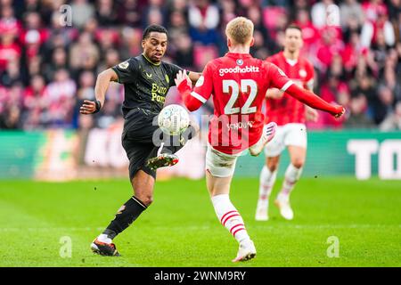 Eindhoven, The Netherlands. 03rd Mar, 2024. Eindhoven - Quinten Timber of Feyenoord, Jerdy Schouten of PSV Eindhoven during the Eredivisie match between PSV v Feyenoord at Philips Stadion on 3 March 2024 in Eindhoven, The Netherlands. Credit: box to box pictures/Alamy Live News Stock Photo