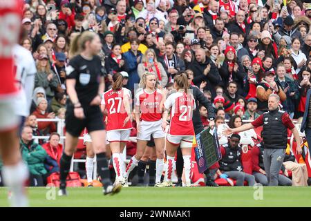 Emirates Stadium, London, UK. 3rd Mar, 2024. Womens Super League, Arsenal versus Tottenham Hotspur; A huge cheer and a standing ovation as Leah Williamson of Arsenal comes on for Laia Codina. Credit: Action Plus Sports/Alamy Live News Stock Photo