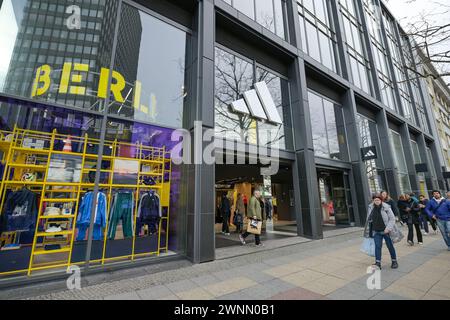 Adidas Flagship Store, Sportartikel, Geschäft, Tauentzienstraße, Charlottenburg, Berlin, Deutschland Stock Photo