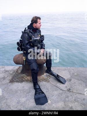 First Gulf War: 20th March 1991 A Royal Navy diver waits on the dockside during mine clearance operations in the port of Shuaiba in Kuwait. Stock Photo