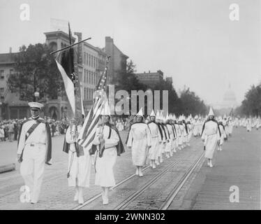 Washington (Washington (D.C.), 1928.  Ku Klux Klan on parade down Pennsylvania Avenue Stock Photo