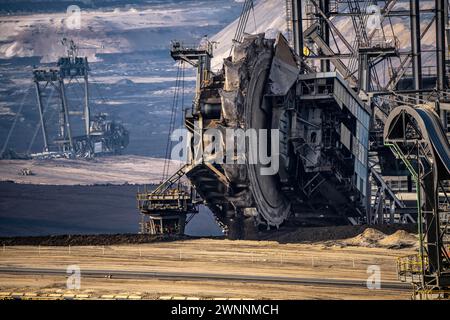 Opencast lignite mine Garzweiler, bucket wheel excavator mining overburden, coal, near Jüchen, NRW, Germany, Stock Photo