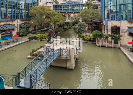 Bridge to a platform at the River Center shopping mall on the River Walk in downtown San Antonio, Texas Stock Photo