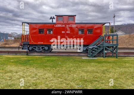 Sayre, PA, USA - 03-03-2024 - Restored red vintage caboose at the Sayre Historical Society Museum at Lehigh Valley Railroad Passenger Station. Stock Photo