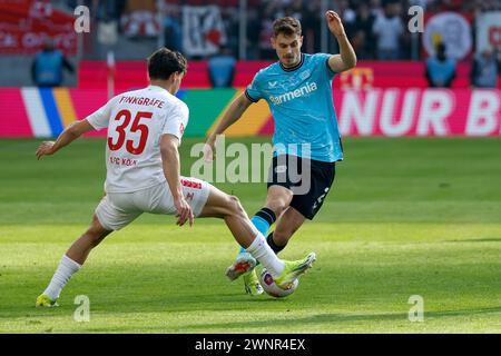 Cologne, Germany. 3rd Mar, 2024. Max Finkgraefe (L) of FC Cologne vies with Josip Stanisic of Bayer 04 Leverkusen during the first division of Bundesliga match between FC Cologne and Bayer 04 Leverkusen in Cologne, Germany, March 3, 2024. Credit: Joachim Bywaletz/Xinhua/Alamy Live News Stock Photo