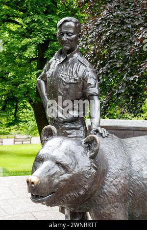 Wojtek the Soldier Bear Memorial in Edinburgh Stock Photo