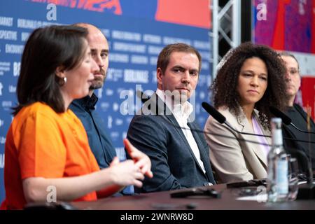 Camille Tricaud Produzentin, Tim Frohwein Philipp Lahm-Stiftung, Fußballer Philipp Lahm und Celia äaöic Schirmherr Berlinale Meets Fußball Project während der Pressekonferenz zum Film Elf Mal Morgen anlässlich der 74. Internationalen Filmfestspiele Berlin. / Camille Tricaud Producer, Tim Frohwein Philipp Lahm-Stiftung, soccer players Philipp Lahm and Celia äaöic Patron of the Berlinale Meets Fußball Project during the press conference for the film Elf Mal Morgen on the occasion of the 74th Berlin International Film Festival. snapshot-photography/K.M.Krause *** Camille Tricaud Producer , Tim Fr Stock Photo