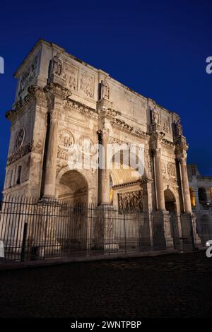 Arch of Constantine (Arco di Costantino) at night in Rome, Italy. Ancient landmark from AD 315, triumphal arch dedicated to the emperor Constantine th Stock Photo