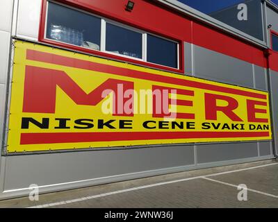 MERE discounter chain stores, Ruma, Serbia, April 15, 2022. Inscription - Low prices every day. Facade of the supermarket with logo and brand MERE Stock Photo