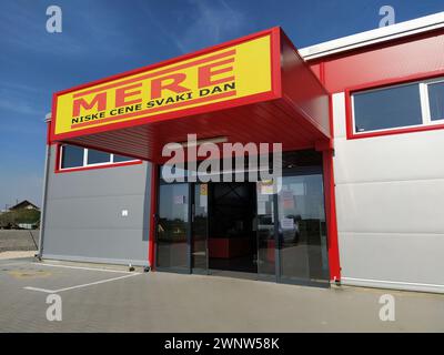 MERE discounter chain stores, Ruma, Serbia, April 15, 2022. Inscription - Low prices every day. Facade and entrance to the supermarket with logo and Stock Photo