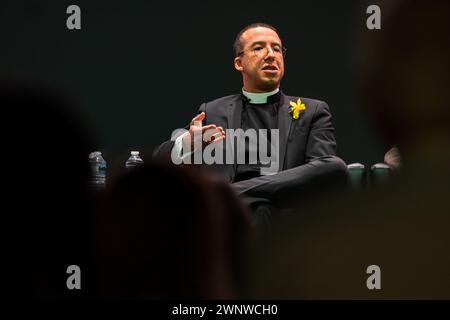 Laurence Fox and Calvin Robinson reunite and talk at event hosted by David Vance and Peter Mcilvenna, Stock Photo