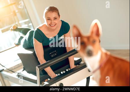 Girl doing pilates exercises with reformer bed in studio Stock Photo - Alamy