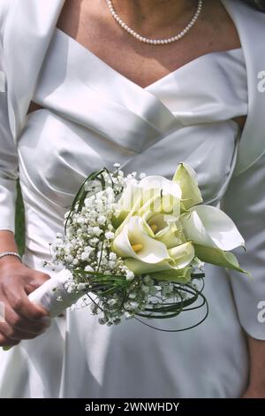 Bride holding her bouquet in her han Stock Photo