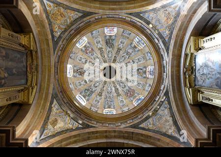 Santa Maria and San Julian cathedral (gothic, renaissance and baroque, 12th century and later. Capilla de Nuestra Señora del Sagrario, dome. Castilla- Stock Photo