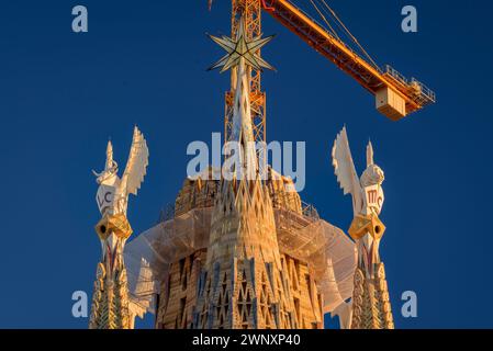 Towers of Mary and the evangelists Mark and Luke in the Sagrada Família at sunset (Barcelona, Catalonia, Spain) ESP: Torres de María y evangelistas Stock Photo