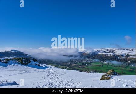 Inversion mist in the Stretton Valley with snow on the Long Mynd, seen from Caer Caradoc, Church Stretton, Shropshire Stock Photo