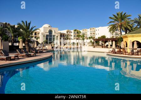 Tunesia: The giant pool of the 'Le Residence' Hotel in Tunis City, which belongs to the 'Leading Hotels of the world' Stock Photo