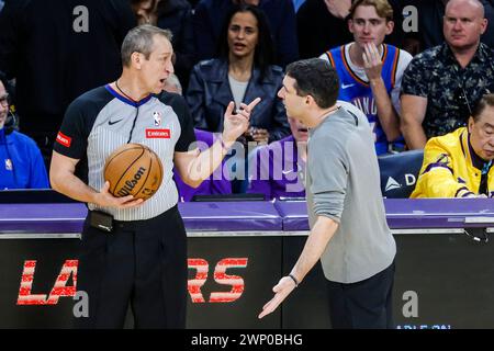 Los Angeles, California, USA. 4th Mar, 2024. Oklahoma City Thunder head coach Mark Daigneault argues with a referee during an NBA basketball game against the Los Angeles Lakers at Crypto.com Arena, Monday March 4, 2024, in Los Angeles. (Credit Image: © Ringo Chiu/ZUMA Press Wire) EDITORIAL USAGE ONLY! Not for Commercial USAGE! Credit: ZUMA Press, Inc./Alamy Live News Stock Photo