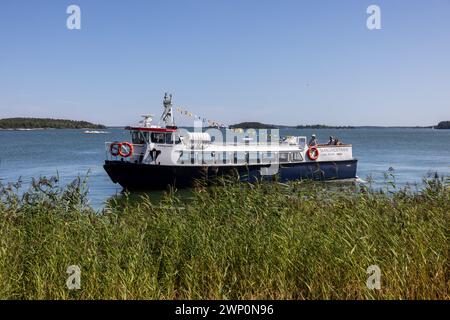 Trosa, Sweden - July 29, 2023: Cruise on the tourist boat Trosa Havsbad in the Södermanland area, surrounded by magnificent archipelago views. Sweden. Stock Photo