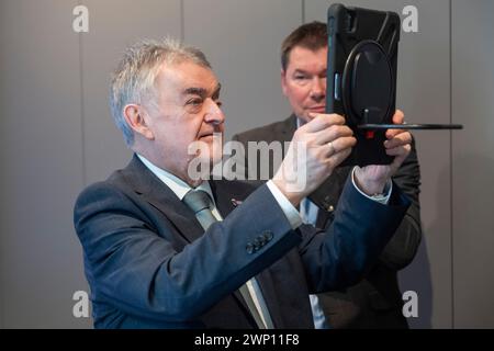Herbert Reul, Minister of the Interior of North Rhine-Westphalia, at the presentation and opening of the Cologne Police Digital Advice and Prevention Stock Photo
