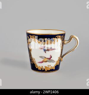 Branches; Manufacture de Porcelaine (Vincennes; 1740-1756); around 1753 (1750-00-00-1753-00-00);Bleu de Roi, cups, birds, purchase (provenance) Stock Photo