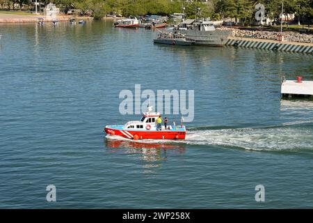 Puerto Vallarta, Jalisco, Mexico - 15 January 2024: Pilot cutter boat with crew standing on deck in the port of Puerto Vallarta Stock Photo