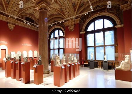 Vienna, Austria. Egyptian-Oriental Collection of the Vienna Art History Museum (KHM). Statues from the tombs of the Old Kingdom Stock Photo