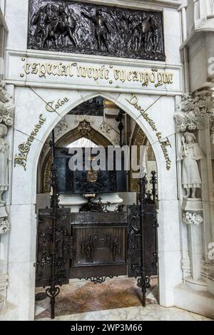 The tomb of Christopher Columbus in the Columbus Lighthouse in Santo Domingo, Dominican Republic. Stock Photo