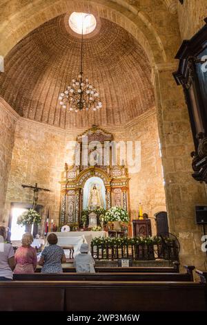 Worshippers attend Mass in Our Lady of Mercy Catholic Church in the old Colonial City of Santo Domingo in the Dominican Republic.  UNESCO World Herita Stock Photo