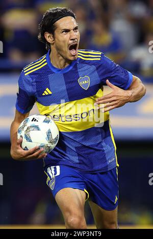 Boca Juniors' Uruguayan forward Edinson Cavani (R) controls the ball ...