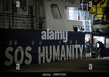 Crotone, Italy. 04th Mar, 2024. A moment of the disembarking operation. The rescue ship Humanity 1 of the German NGO SOS Humanity arrived in the port of Crotone with 77 migrants, mainly from Bangladesh and Pakistan, rescued from three fiberglass boats in international waters, on Saturday 2 March 2024. Reportedly, during the rescue operations, the crew and the people were threatened by the Libyan Coast Guard. (Photo by Valeria Ferraro/SOPA Images/Sipa USA) Credit: Sipa USA/Alamy Live News Stock Photo