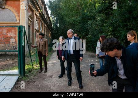 Roma, Italia. 05th Mar, 2024. Foto Valentina Stefanelli/LaPresse 05/03/2024 - Roma, Italia - Cronaca - Sopralluogo del Sindaco Roberto Gualtieri a Villa Ada. Nella foto il Sindaco Roberto Gualtieri durante il sopralluogo alle scuderie in restauro a Villa Ada Credit: LaPresse/Alamy Live News Stock Photo