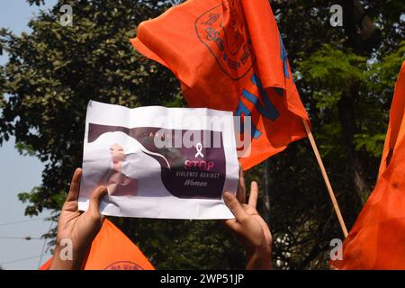 Kolkata, West Bengal, India. 5th Mar, 2024. Activists of Akhil Bharatiya Vidyarthi Parishad (ABVP) demonstrate an anti-governmental protest on Sandeshkhali issue. They called for a assembly movement against the atrocities on women in Sandeshkhali, West Bengal. (Credit Image: © Sayantan Chakraborty/Pacific Press via ZUMA Press Wire) EDITORIAL USAGE ONLY! Not for Commercial USAGE! Stock Photo