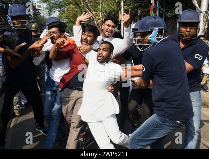 Kolkata, West Bengal, India. 5th Mar, 2024. Activists of Akhil Bharatiya Vidyarthi Parishad (ABVP) demonstrate an anti-governmental protest on Sandeshkhali issue. They called for a assembly movement against the atrocities on women in Sandeshkhali, West Bengal. (Credit Image: © Sayantan Chakraborty/Pacific Press via ZUMA Press Wire) EDITORIAL USAGE ONLY! Not for Commercial USAGE! Stock Photo