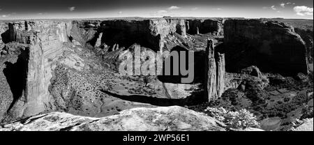 Majestic Canyon de Chelly National Monument, Chinle, Arizona, USA Stock Photo