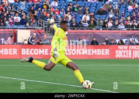 Foxborough Massachusetts, USA. 3rd Mar, 2024. Massachusetts, USA; Toronto FC goalkeeper Sean Johnson (1) kicks the ball against the New England Revolution during the second half in Foxborough Massachusetts. Mandatory credit Eric Canha/CSM/Alamy Live News Stock Photo